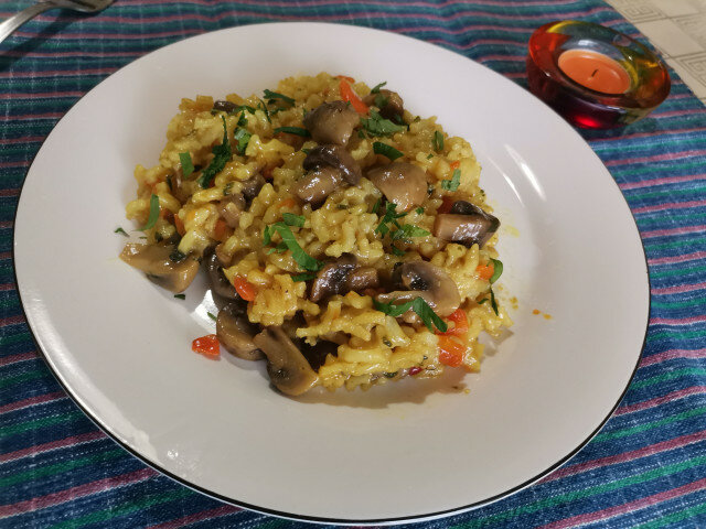 Reis mit Pilzen im Multicooker