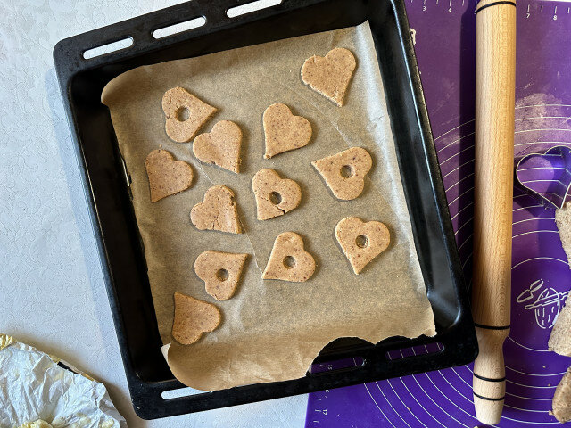 Süße Linzer Kekse zum Valentinstag