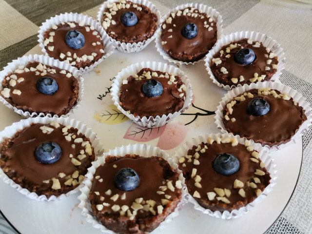 Mini Tartelettes mit Himbeeren und Schokolade ohne Backen