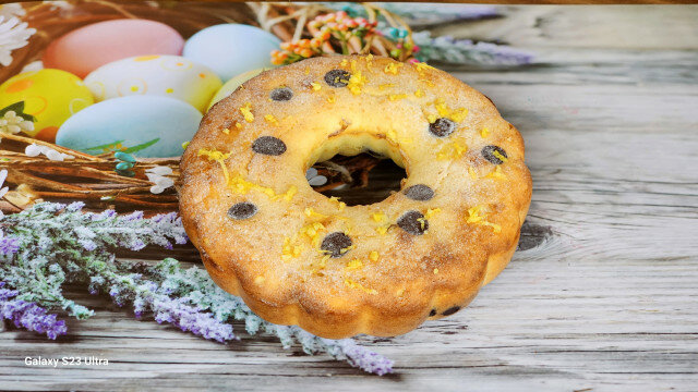 Keto Mandelkuchen mit Zitrone und Schokotropfen