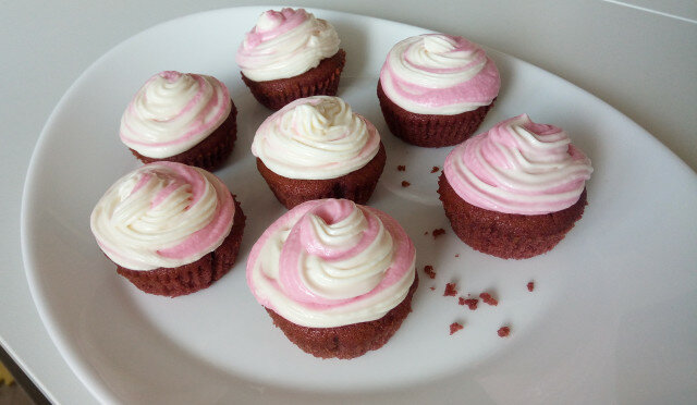 Rote Samt-Cupcakes mit Mascarpone