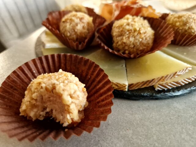 Herzhafte Pralinen mit Mascarpone und Ricotta