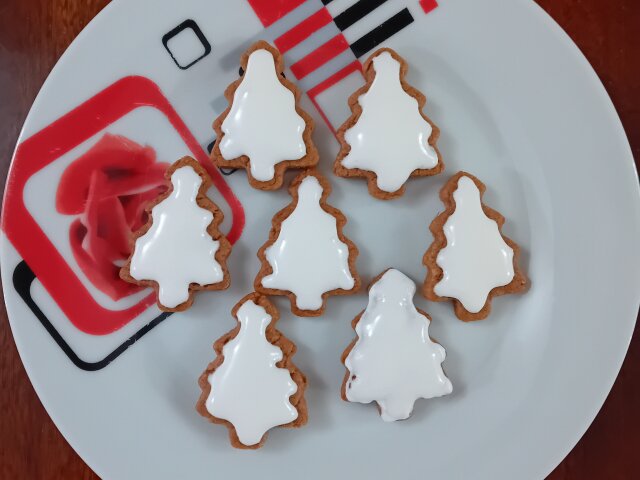 Weihnachtslebkuchen mit Zuckerguss